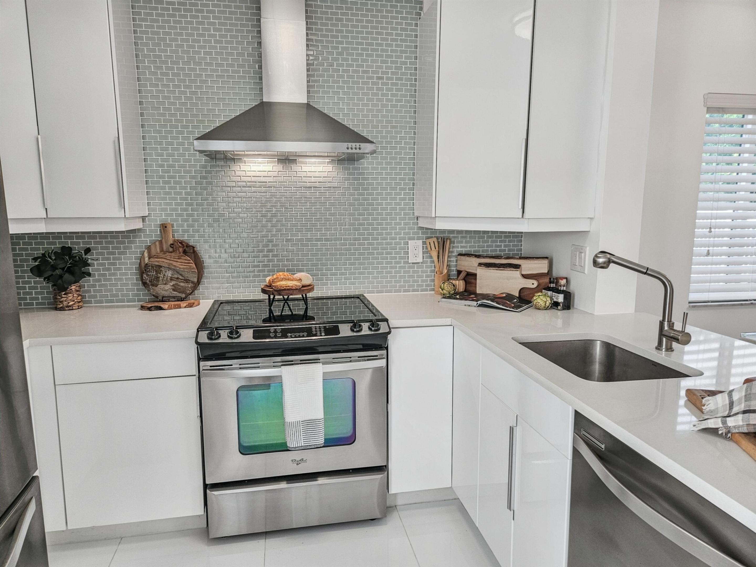 WELLINGTON ARMS CONDOS - Residential