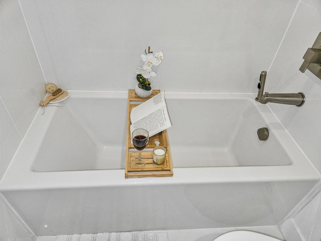 WELLINGTON ARMS CONDOS - Residential