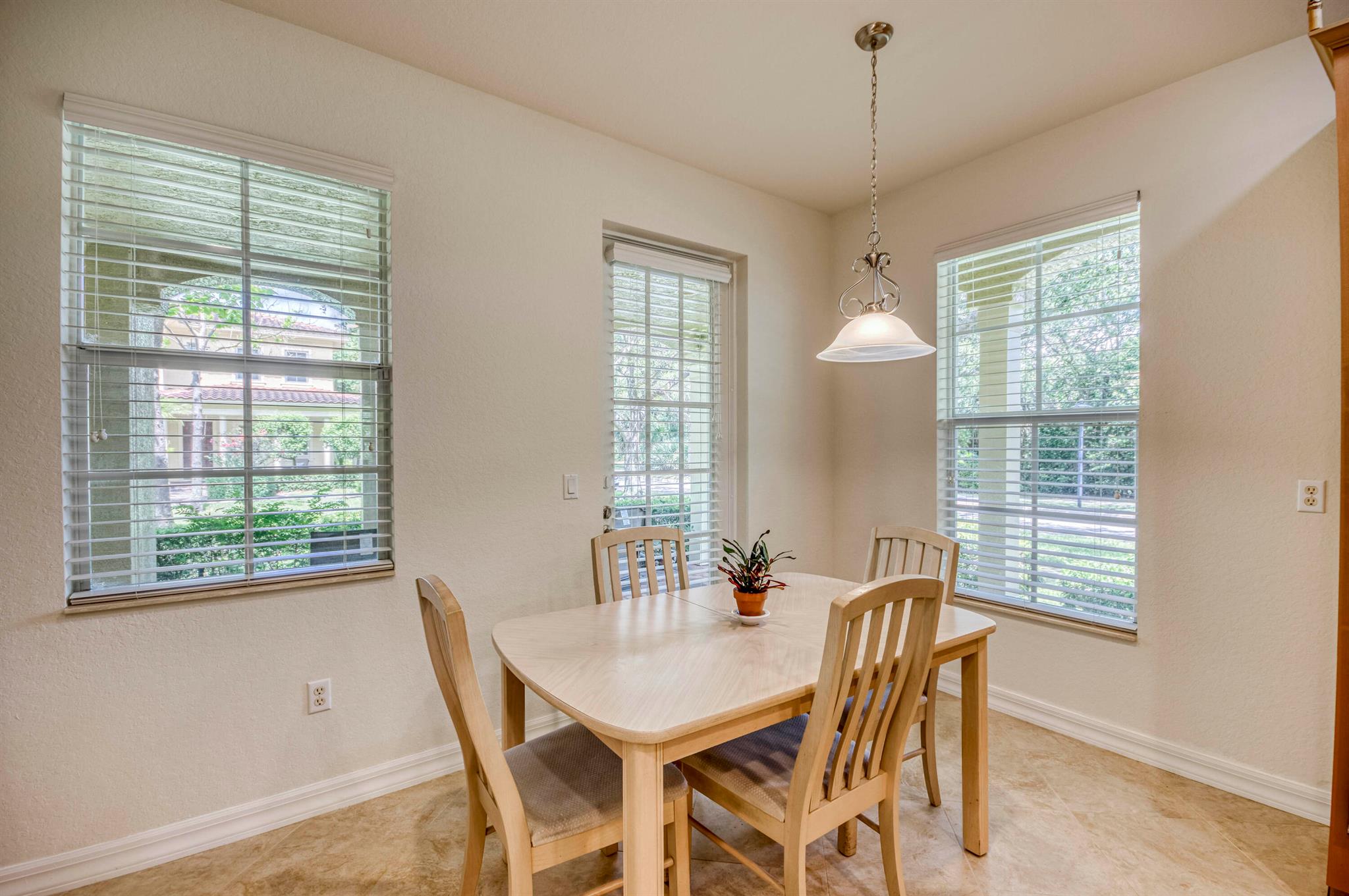 118 Foxford Court, Jupiter, FL, 33458/$1,175,000 4 118 Foxford Court