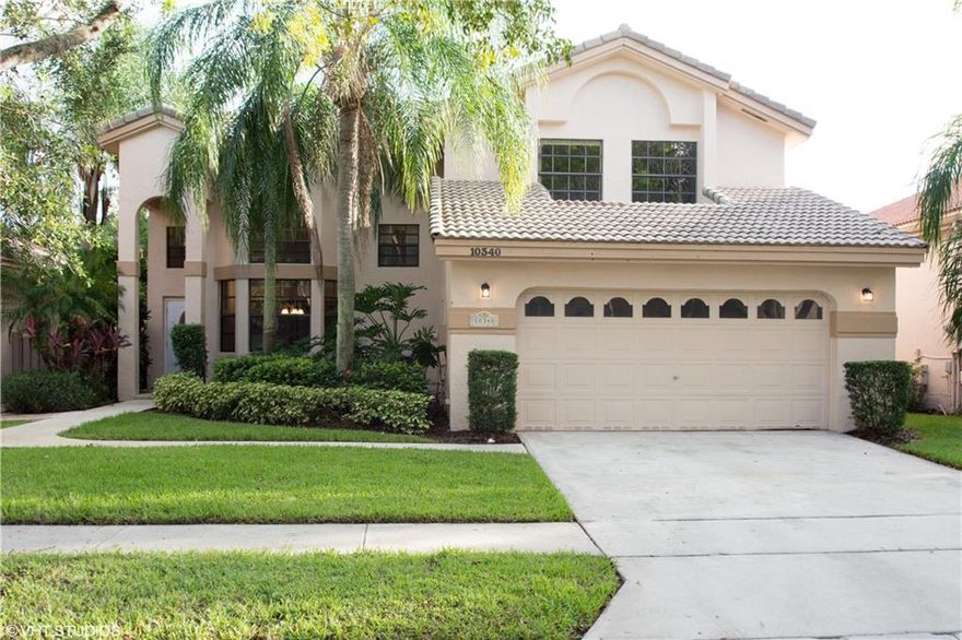 Sensational! Clean and Well Maintained Marvelous Community of Fountain Springs in Plantation. Astonishing Home with a Spacious Living Room Area, New Wood Flooring in the living room, Freshly painted, New appliances, Vaulted Ceiling, New Light Fixtures, Brand New AC Unit and Sizable 4 Bedrooms with 3 bathrooms! Pleasing Tree-Line Streets and Within Central Park Elem School! Close to Shopping Malls and Major Highways. This is another amazing Fannie Mae Property! **Garage Remediation Completed**