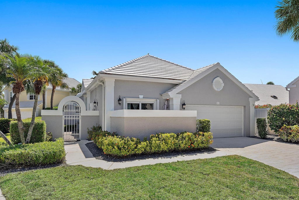 Photo of 21 Windsor Lane, Palm Beach Gardens, FL 33418 (MLS # R11085918)