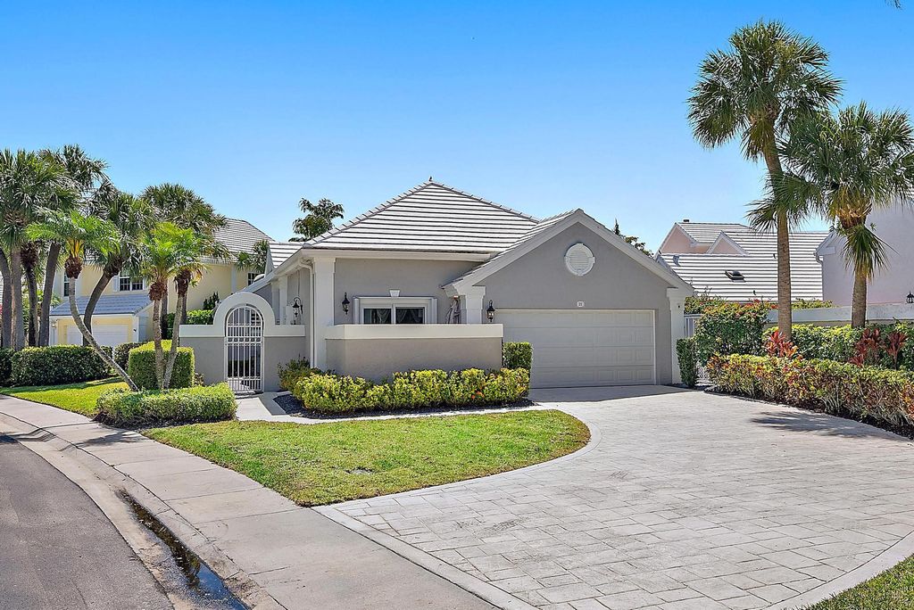 Photo of 21 Windsor Lane, Palm Beach Gardens, FL 33418 (MLS # R11085918)