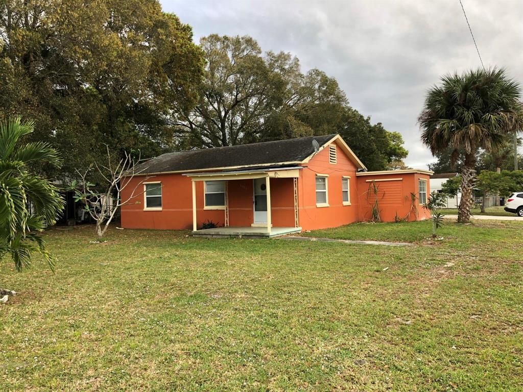 Photo of 1011 Mississippi Avenue, Fort Pierce, FL 34950 (MLS # R10769246)