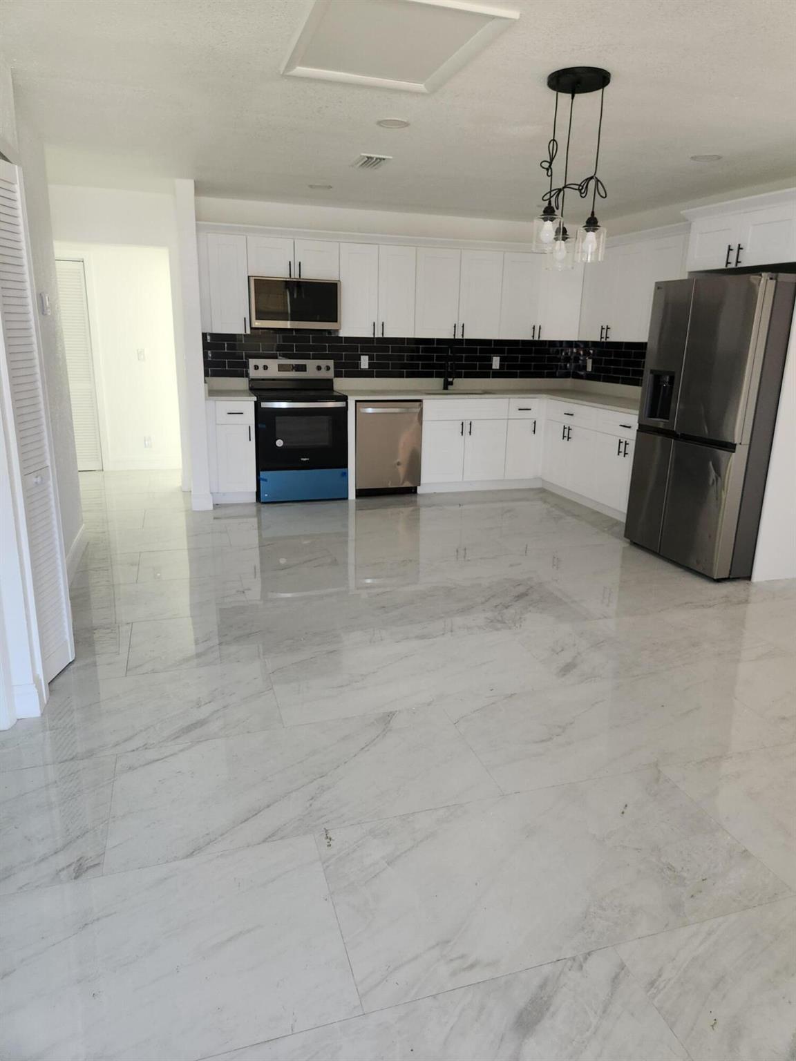 View photos, virtual tours, details... 609 W 2nd Street