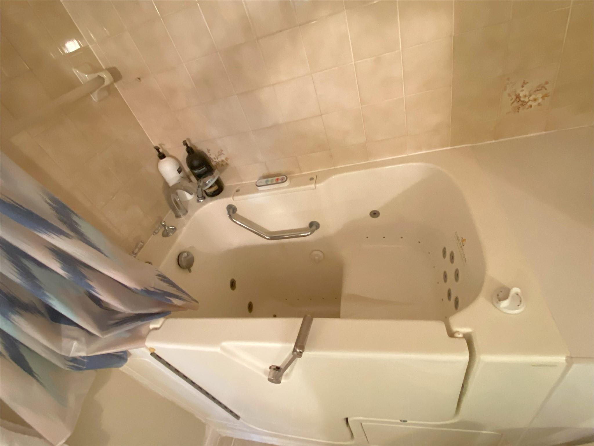 PINE RIDGE NORTH VILLAGE - Residential Lease