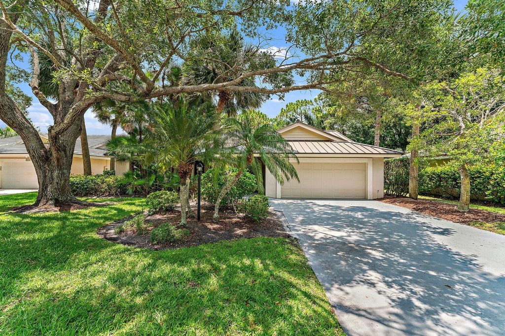 Photo of 5793 Lonewood Court, Jupiter, FL 33458 (MLS # R10989218)