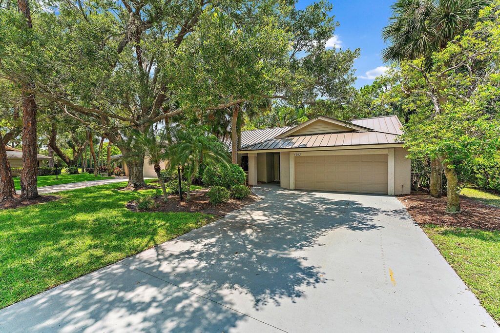 Photo of 5793 Lonewood Court, Jupiter, FL 33458 (MLS # R10989218)