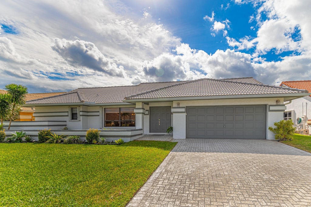 Photo of 6071 Sunberry Circle, Boynton Beach, FL 33437 (MLS # F10535624)