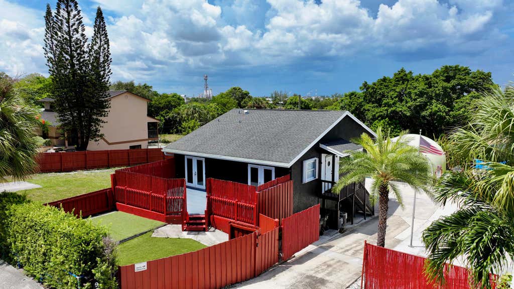 Photo of 907 N A Street, Lake Worth Beach, FL 33460 (MLS # B26068492)