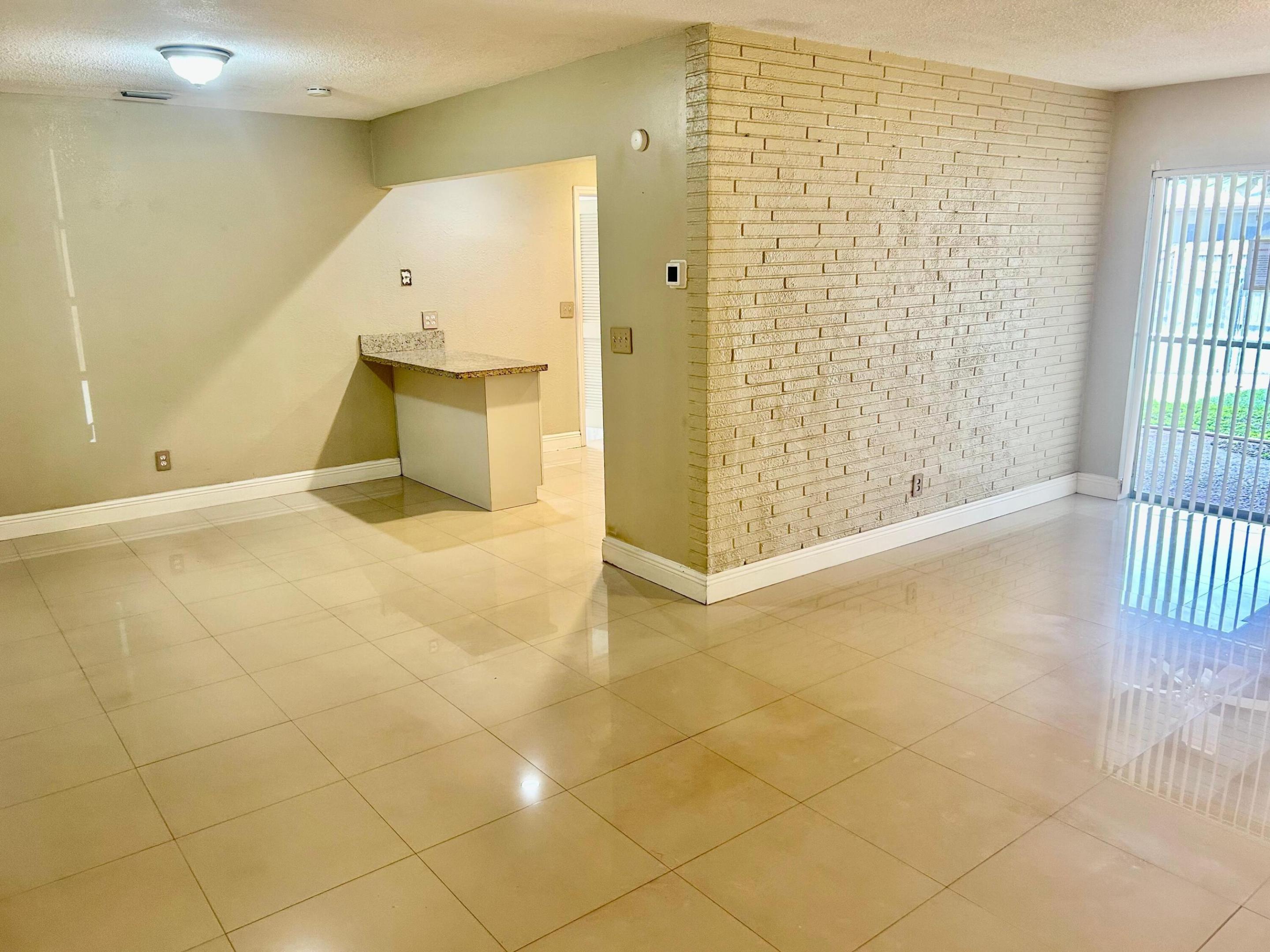 HOLLYWOOD HILLS - Residential