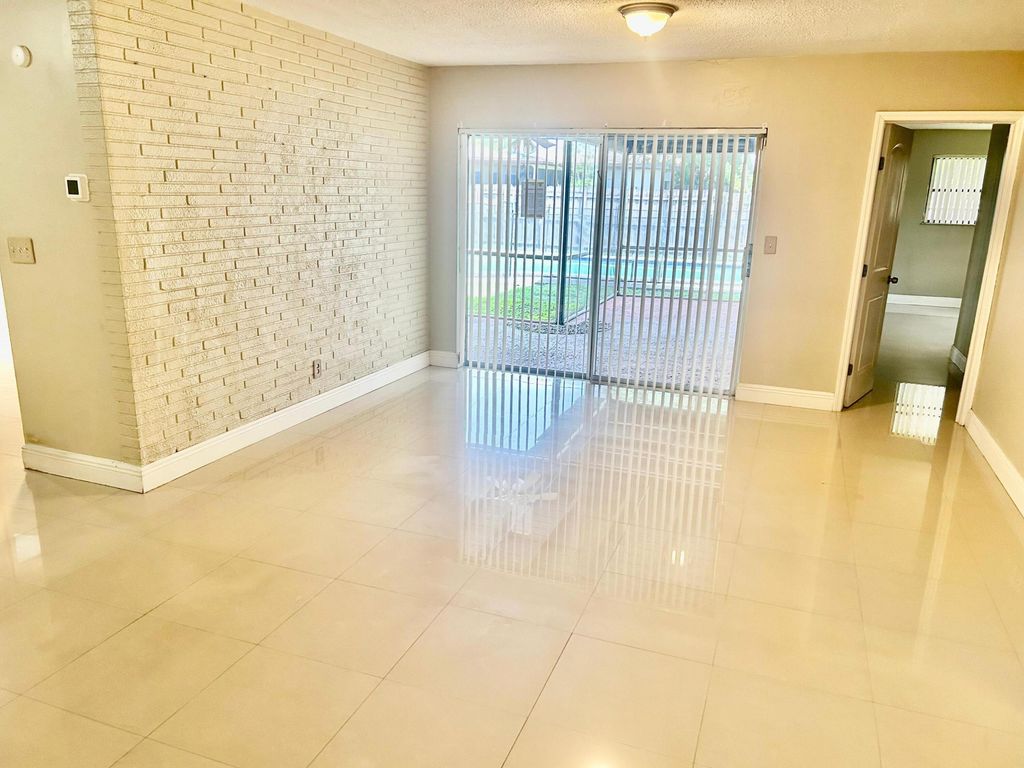 Photo of 4015 W Park Road, Hollywood, FL 33021 (MLS # B26009202)