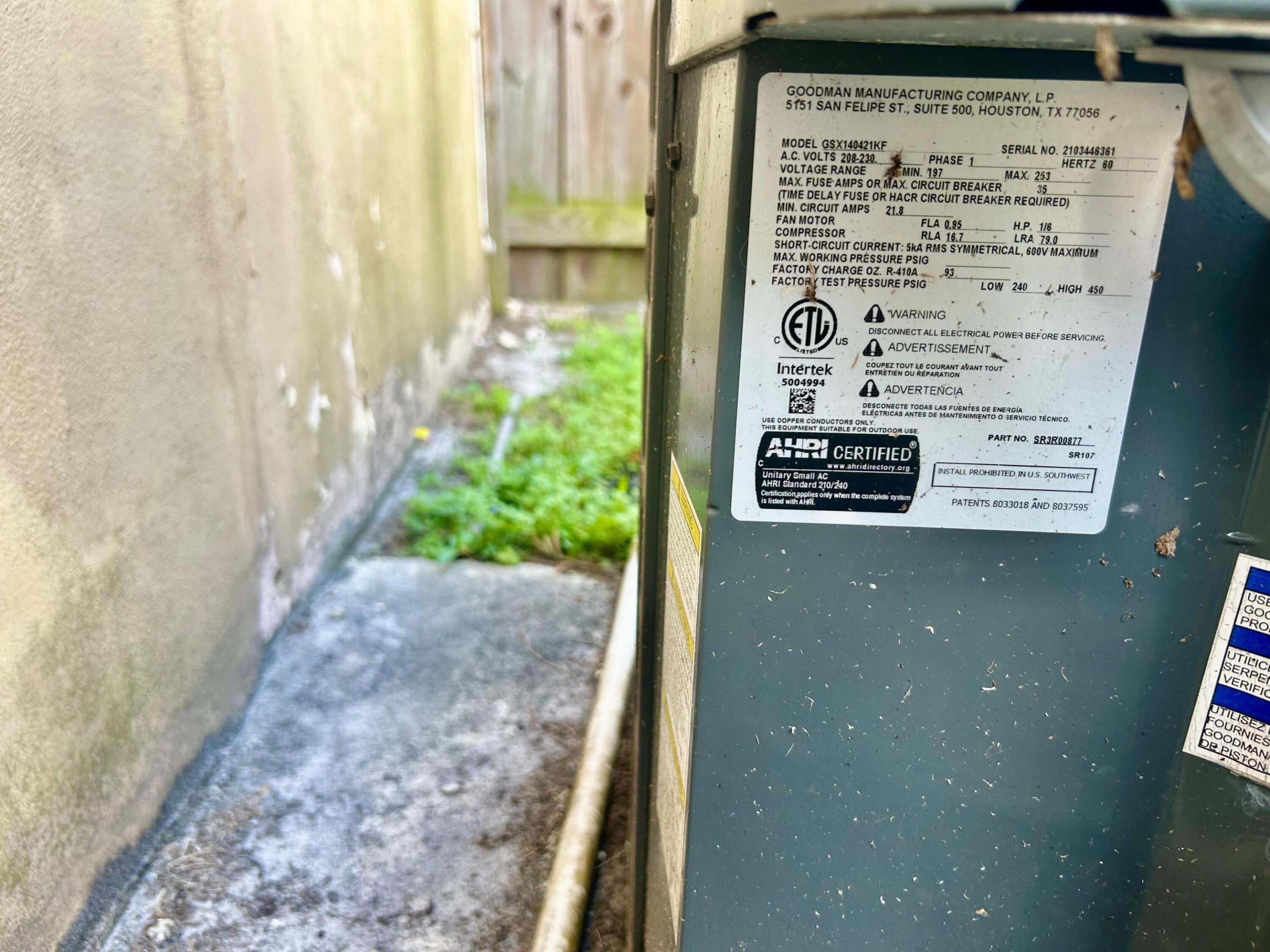 HOLLYWOOD HILLS - Residential