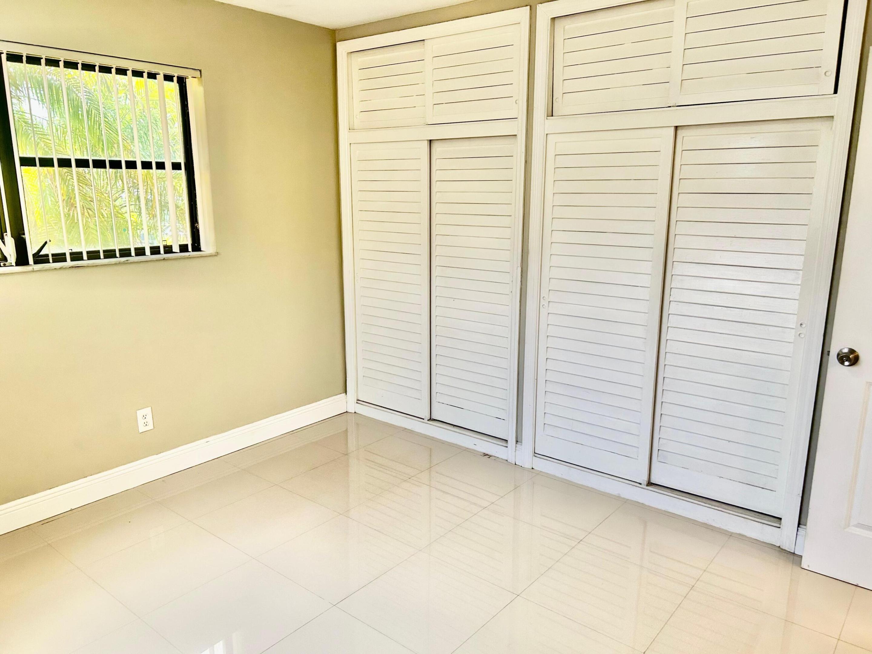 HOLLYWOOD HILLS - Residential