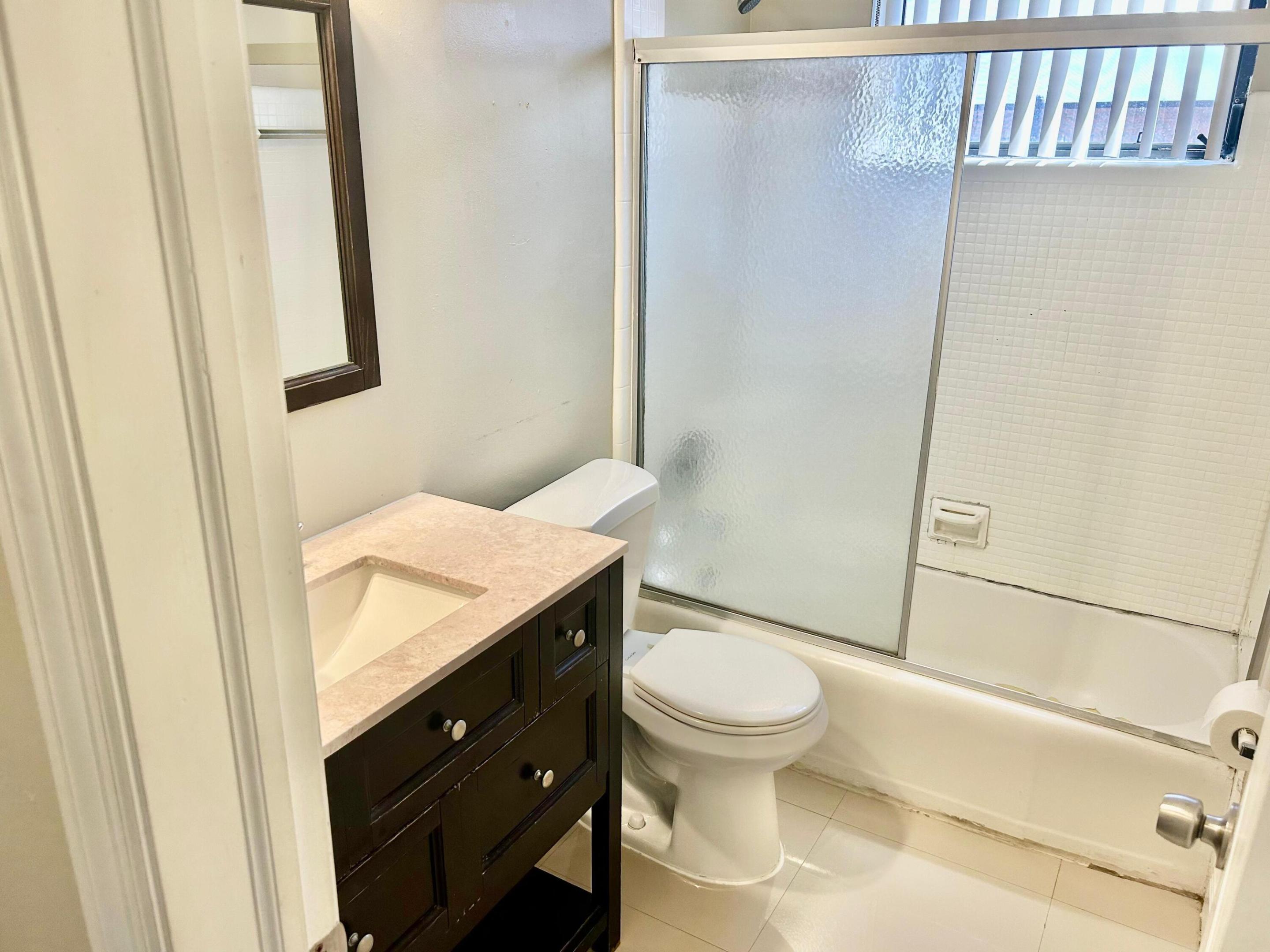 HOLLYWOOD HILLS - Residential