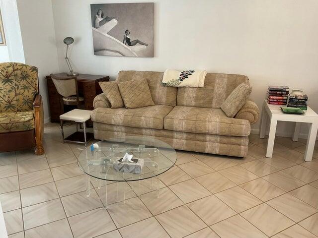 CAMELOT VILLAGE SEC 4 - Residential Lease