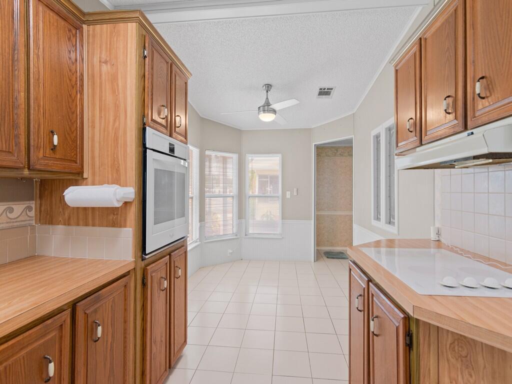 TROPICAL ISLES - Residential