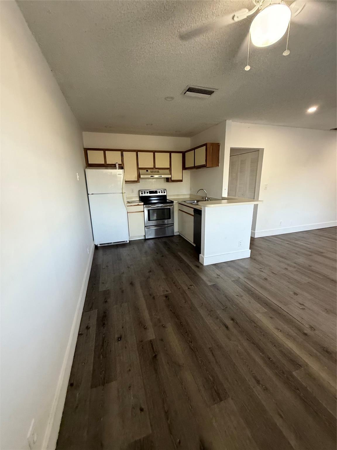 Country Park Condo - Residential Lease