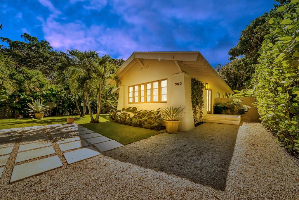 Photo of 300 Barcelona Road, West Palm Beach, FL 33401 (MLS # R11134750)