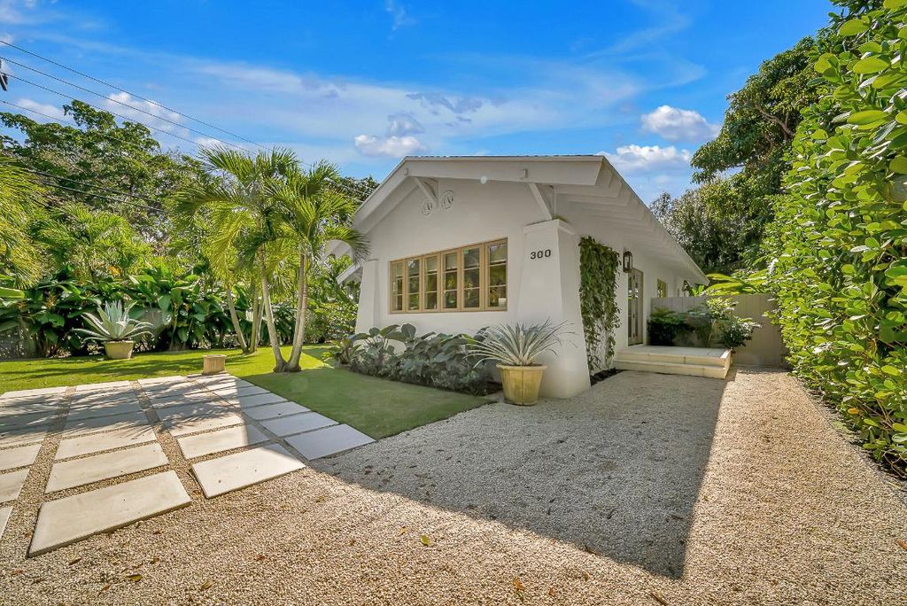 Photo of 300 Barcelona Road, West Palm Beach, FL 33401 (MLS # R11134750)