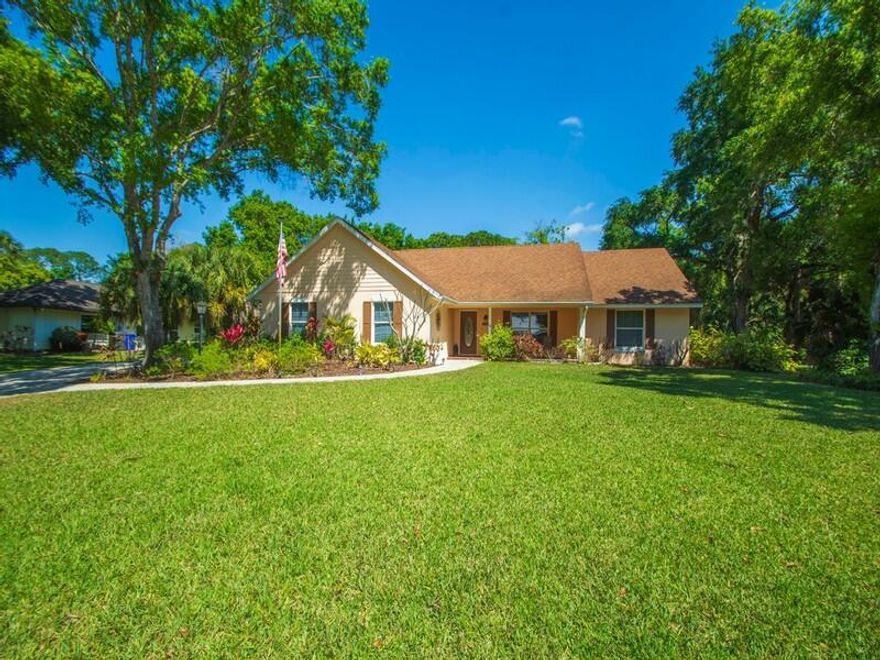 Rarely available in Shady Oaks! 3BR/2BR on .54-acres backing to preserve for ultimate privacy. Low $300/yr HOA maintains private road. Bring your boat/RV! Screened pool w/new patio/outdoor kitchen. Oversized 660 sq ft garage + attic w/plywood flooring for abundant storage. Updates include roof (2018), septic: drainfield (2022), pumped (2026), remodeled kitchen & baths & more. Rmszappr&sub2err