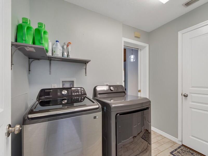 SHADY OAKS - Residential