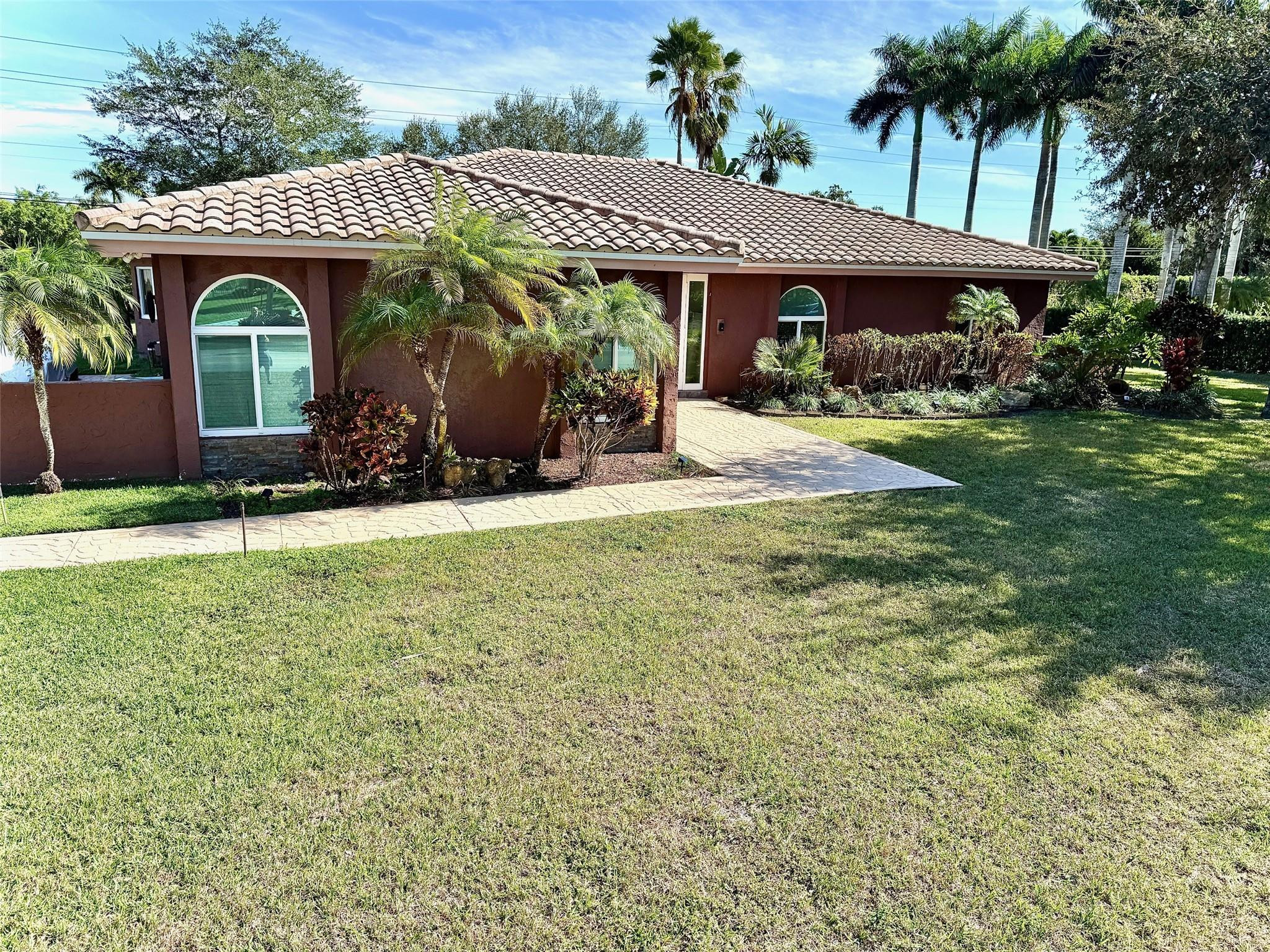 DAVIE WHISPERING PINES - Residential