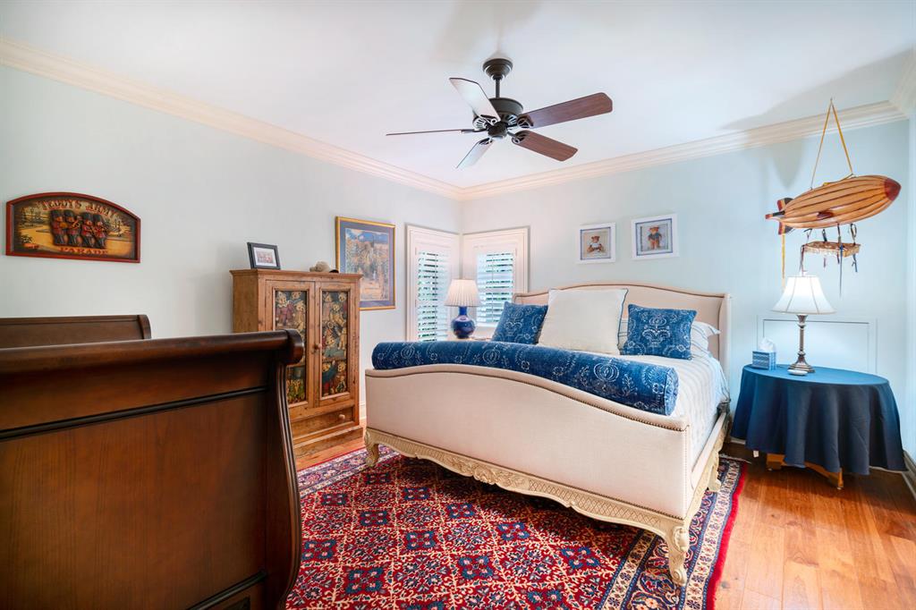 ADMIRALS COVE - Residential