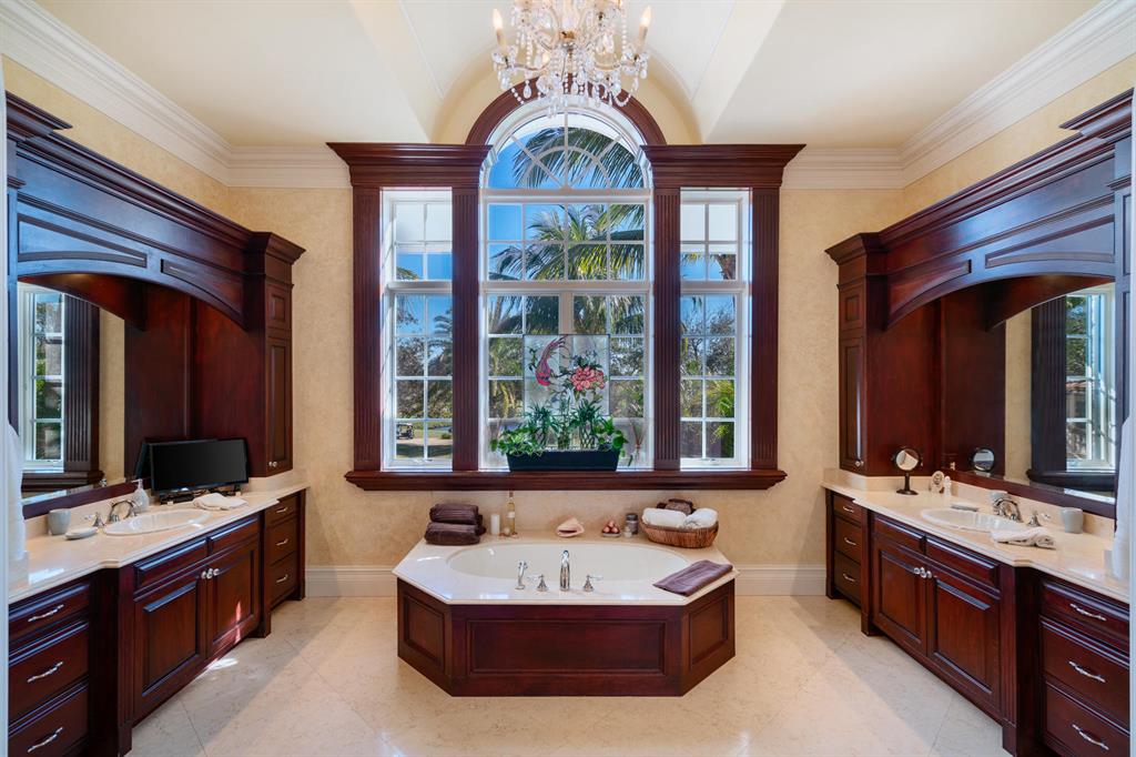 ADMIRALS COVE - Residential