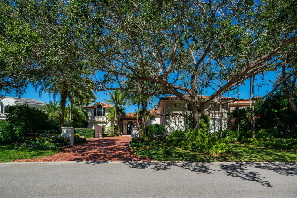 ADMIRALS COVE - Residential