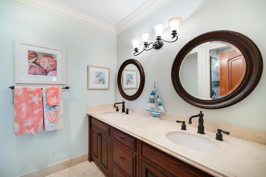 ADMIRALS COVE - Residential