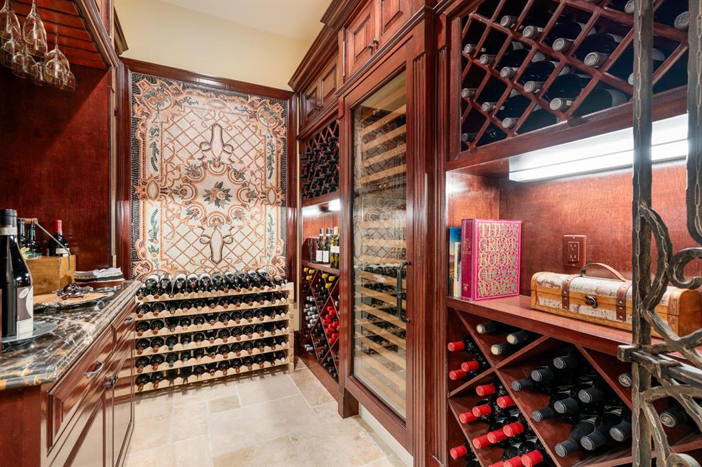 ADMIRALS COVE - Residential