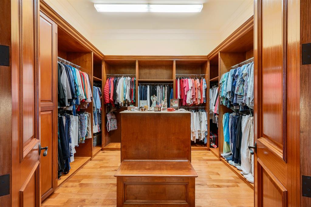 ADMIRALS COVE - Residential