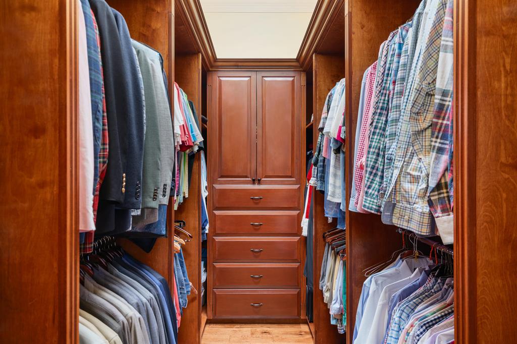 ADMIRALS COVE - Residential