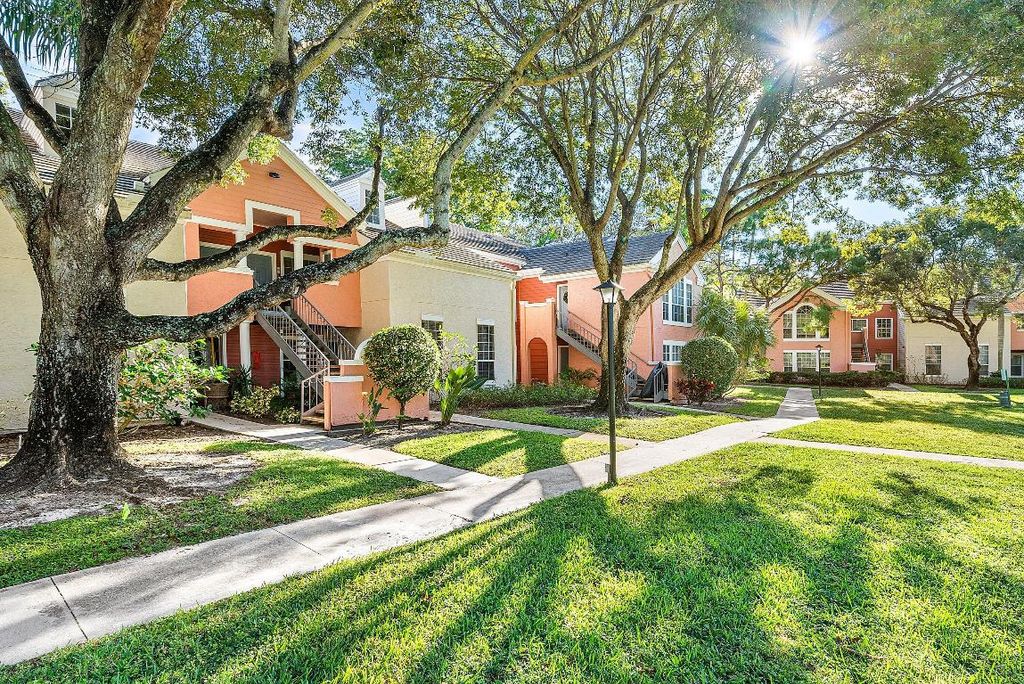 Photo of 1001 Crystal Way #M, Delray Beach, FL 33444 (MLS # R11152352)