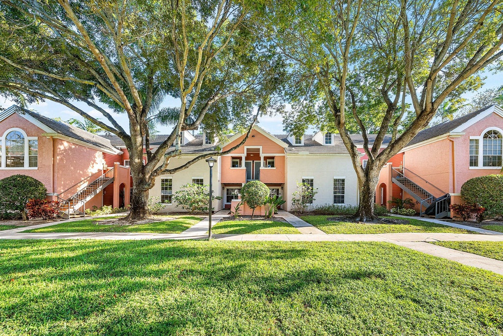 Photo of 1001 Crystal Way #M, Delray Beach, FL 33444 (MLS # R11152352)