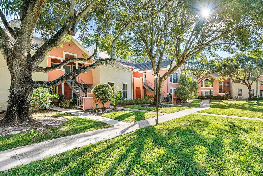 Photo of 1001 Crystal Way #M, Delray Beach, FL 33444 (MLS # R11152352)