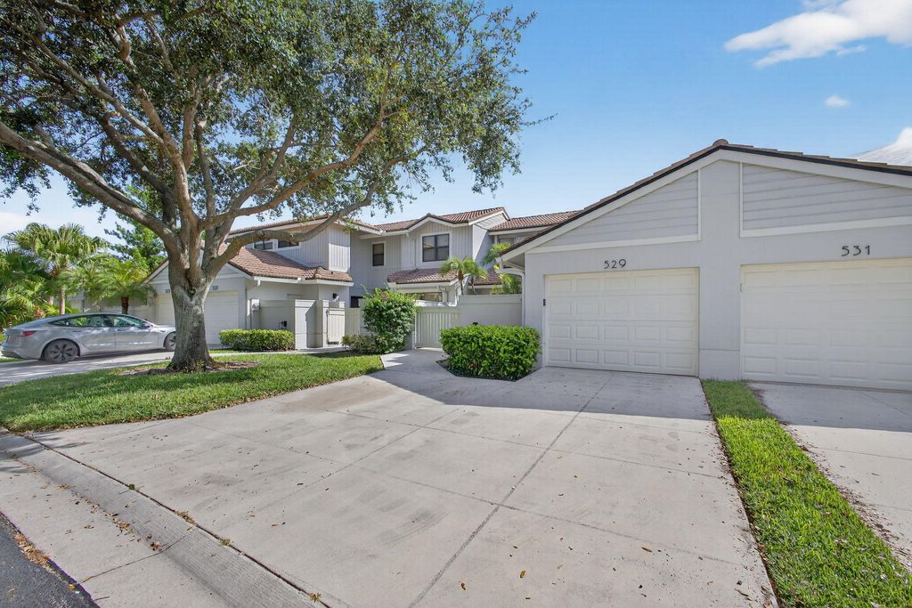 Photo of 529 Prestwick Circle, Palm Beach Gardens, FL 33418 (MLS # R11119474)