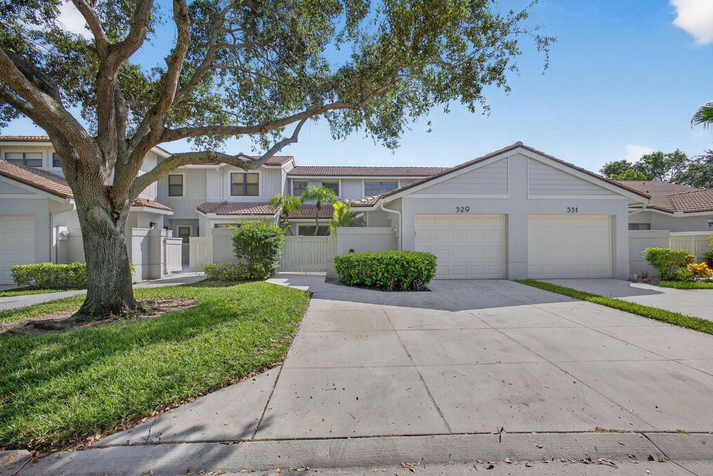 Photo of 529 Prestwick Circle, Palm Beach Gardens, FL 33418 (MLS # R11119474)