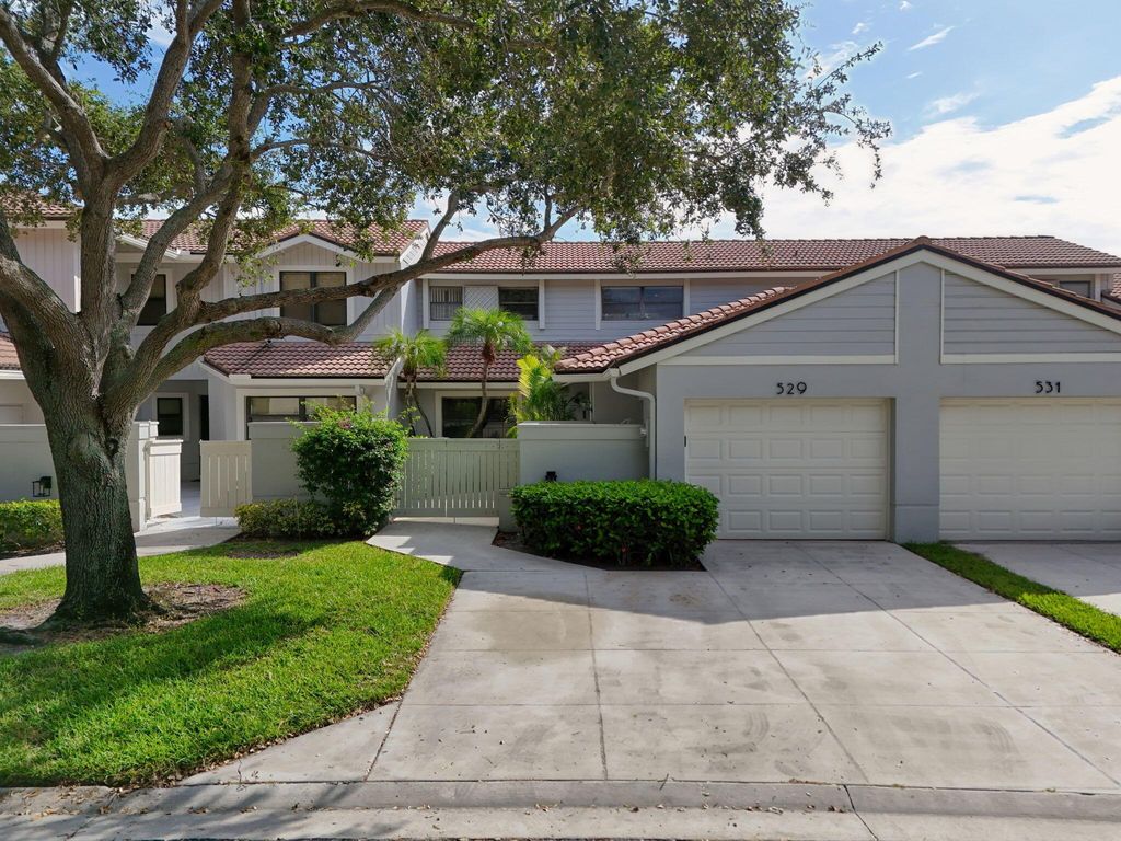 Photo of 529 Prestwick Circle, Palm Beach Gardens, FL 33418 (MLS # R11119474)