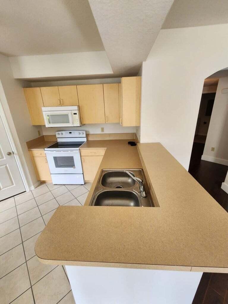 THE BELMONT II AT ST LUCIE WEST, A CONDOMINIUM - Residential Lease