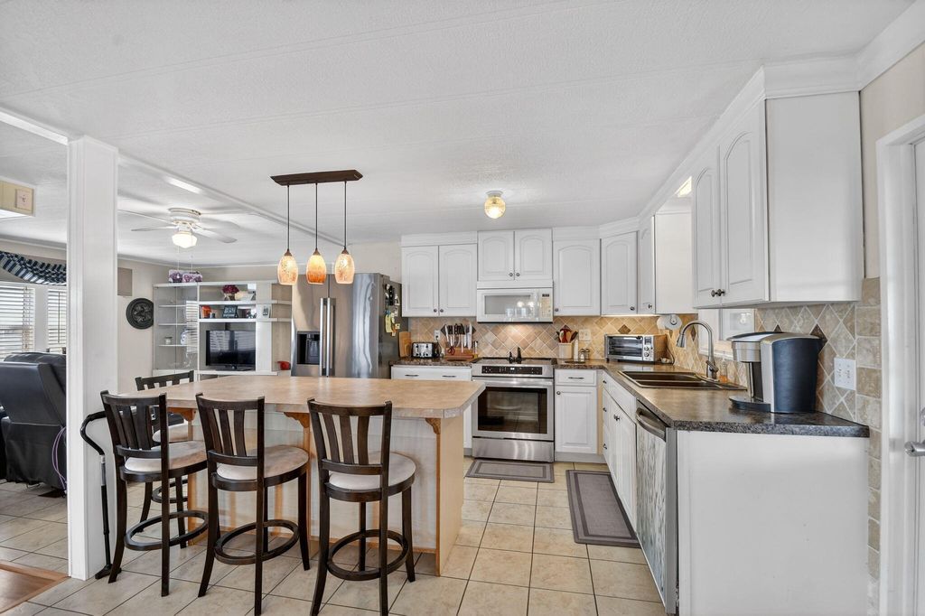 Photo of 40008 Humaco Bay, Boynton Beach, FL 33436 (MLS # B26008558)