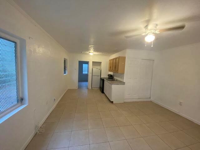 Nice efficiency for someone seeking own space. First, and security to move in. Proof of income and employment. No pets allowed. Tenant pays electricity . Owner pays water.