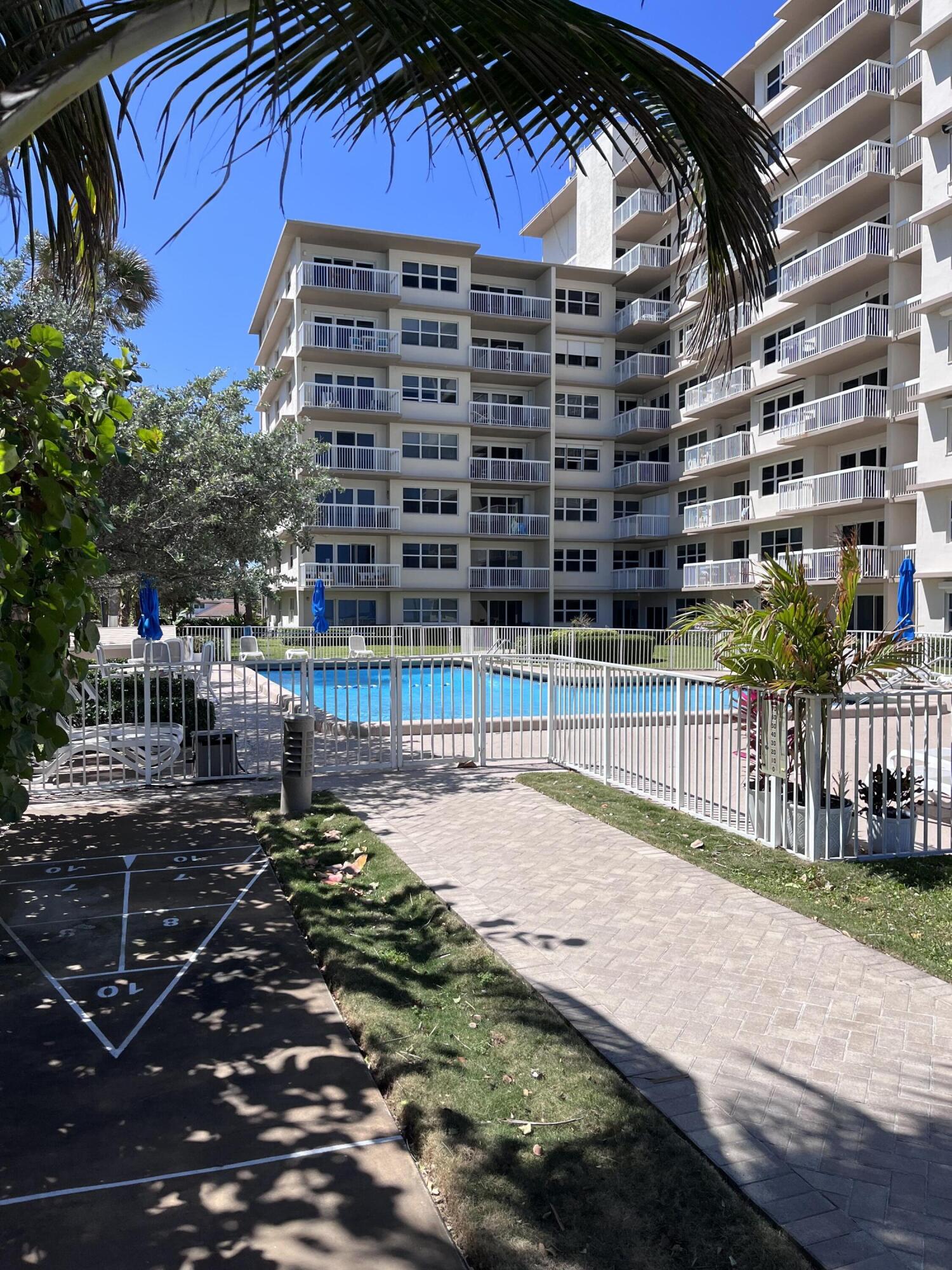 1069 Hillsboro Mile, Unit 705