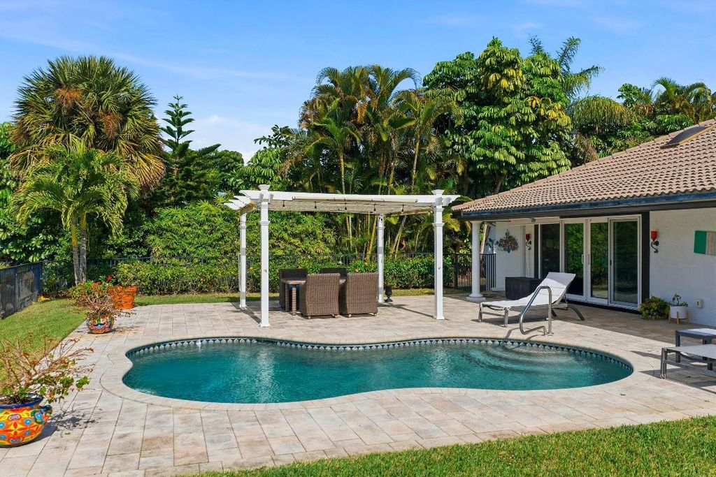 Photo of 11257 Wingfoot Drive, Boynton Beach, FL 33437 (MLS # R11156244)