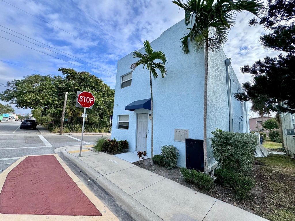 Photo of 102 S K Street #2, Lake Worth Beach, FL 33460 (MLS # R11041363)