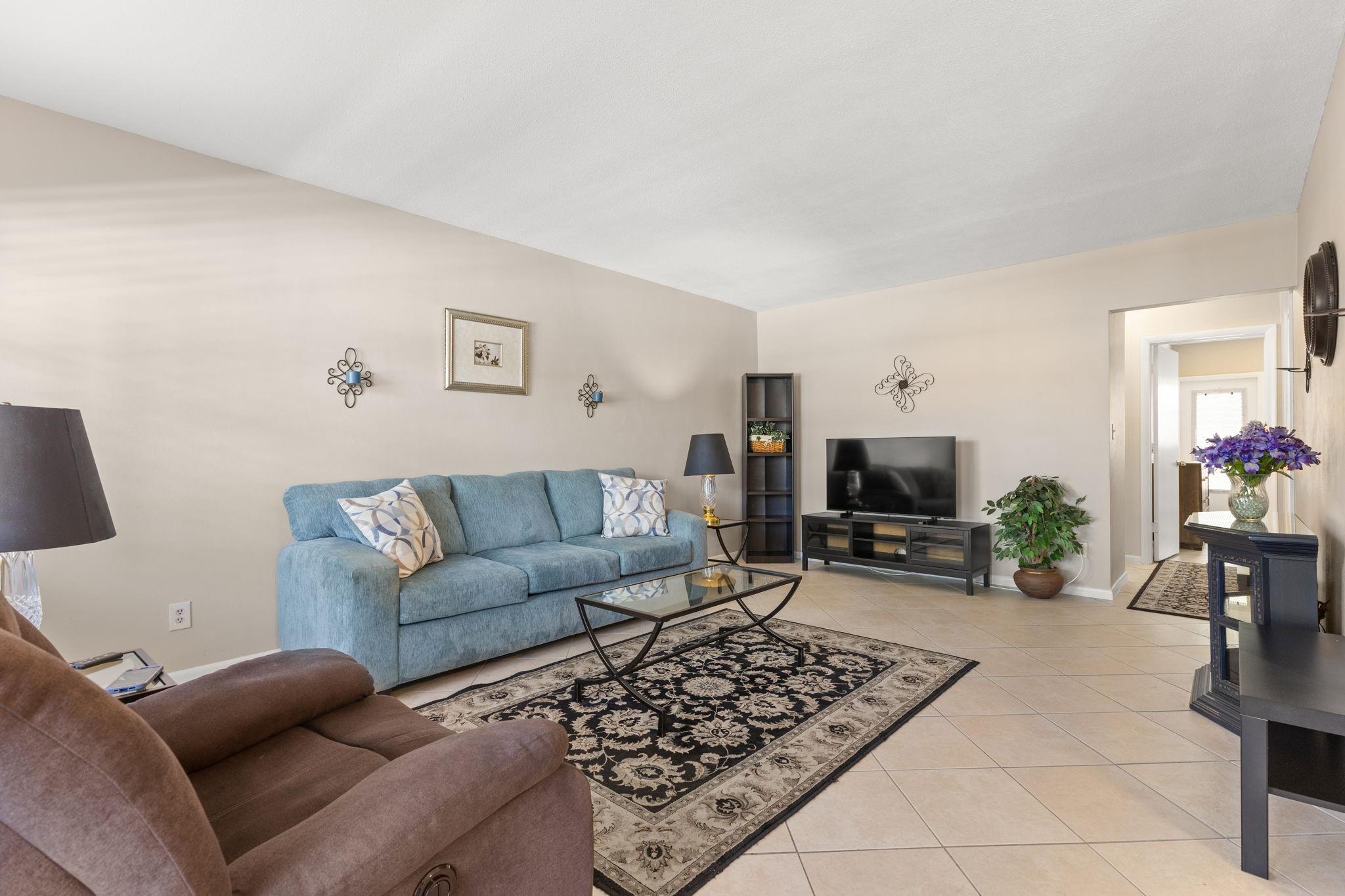 2160 NE 56th Ct 102
