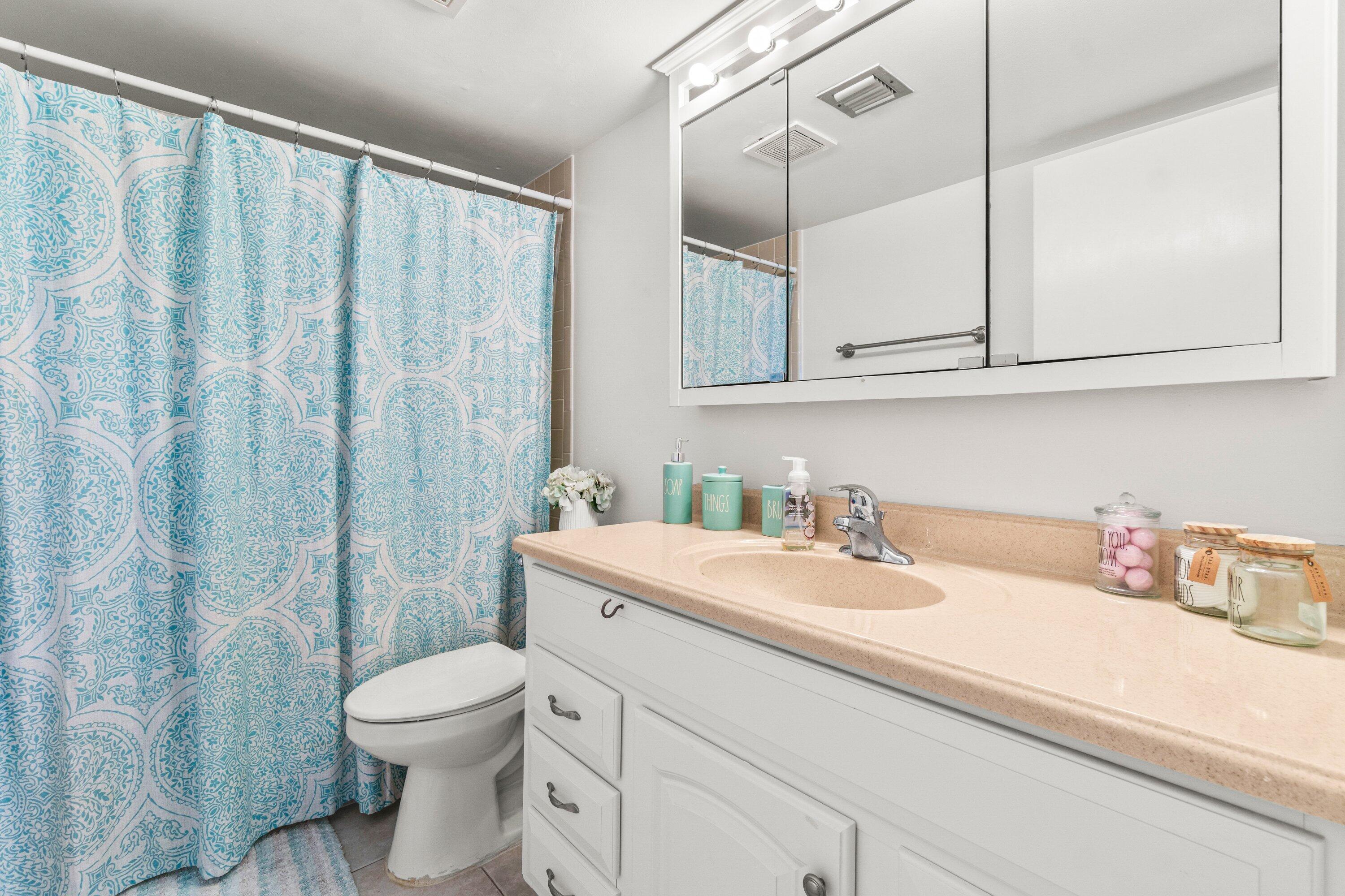 HIDDEN HARBOUR OF THE PALM BEACHES CONDO - Residential