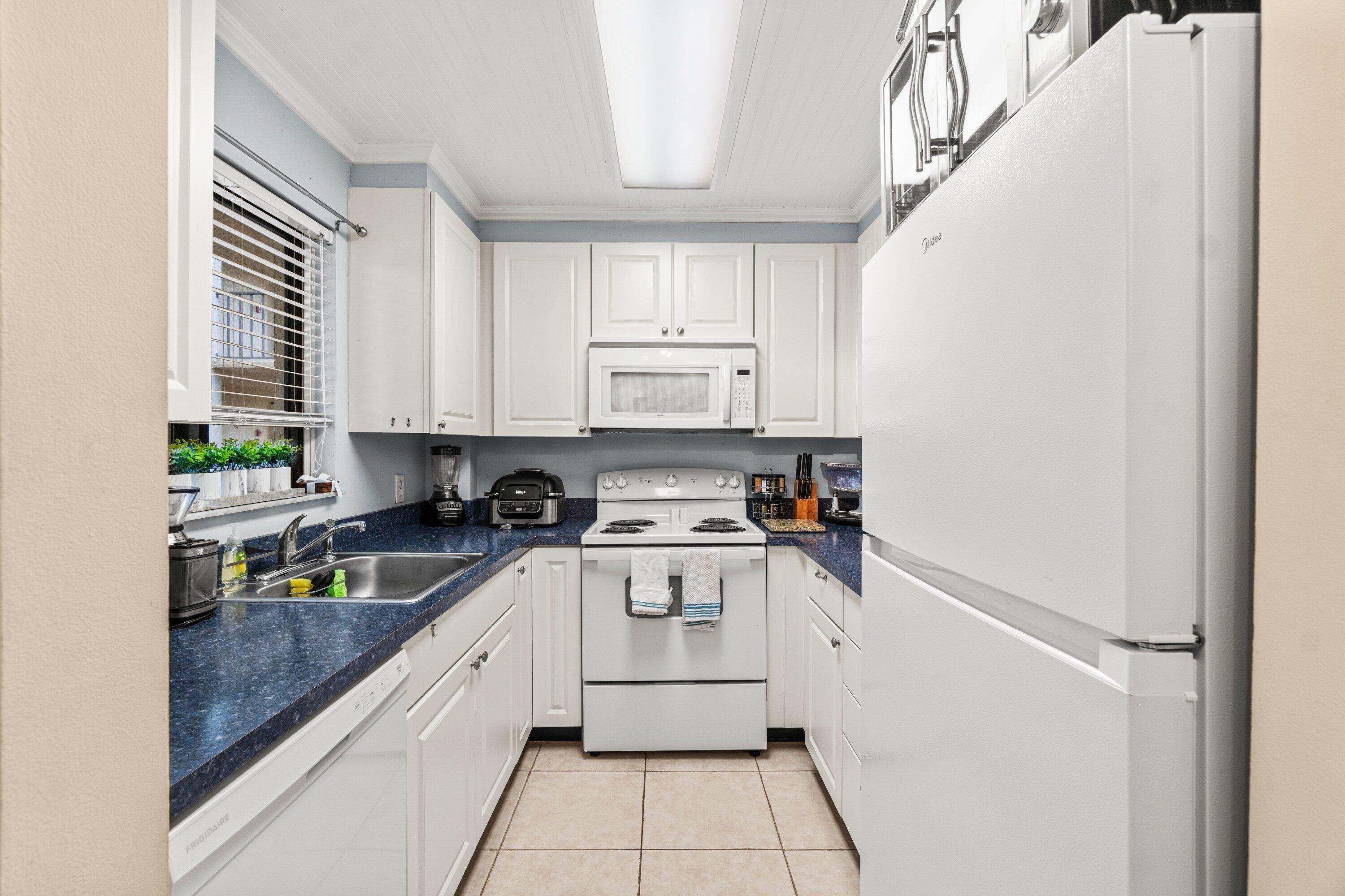 HIDDEN HARBOUR OF THE PALM BEACHES CONDO - Residential