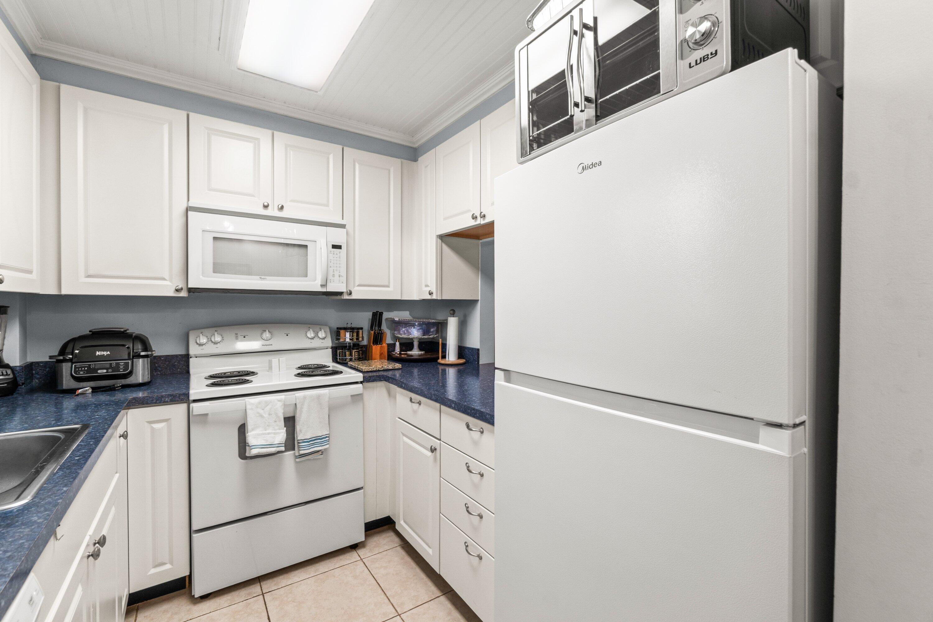 HIDDEN HARBOUR OF THE PALM BEACHES CONDO - Residential