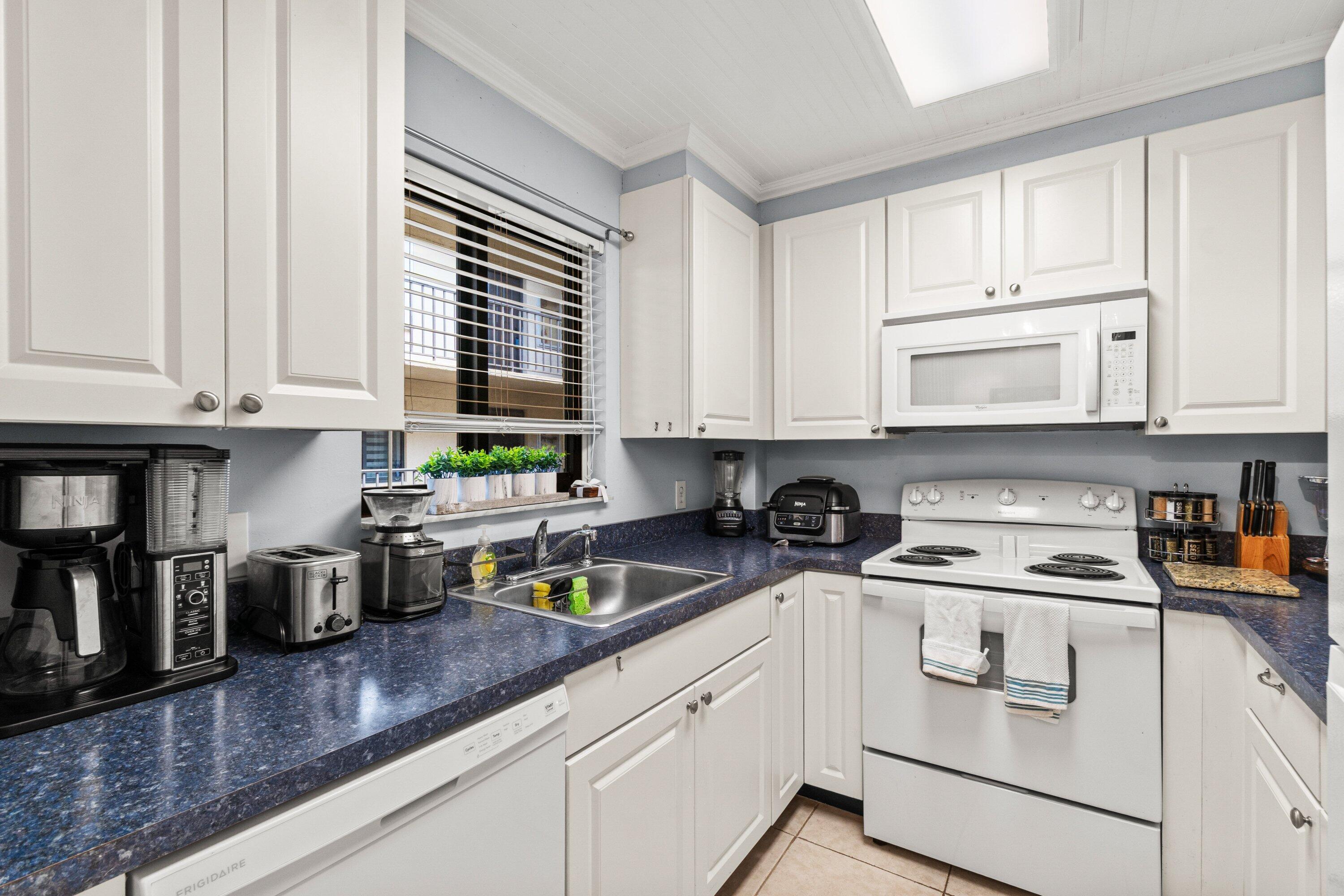 HIDDEN HARBOUR OF THE PALM BEACHES CONDO - Residential